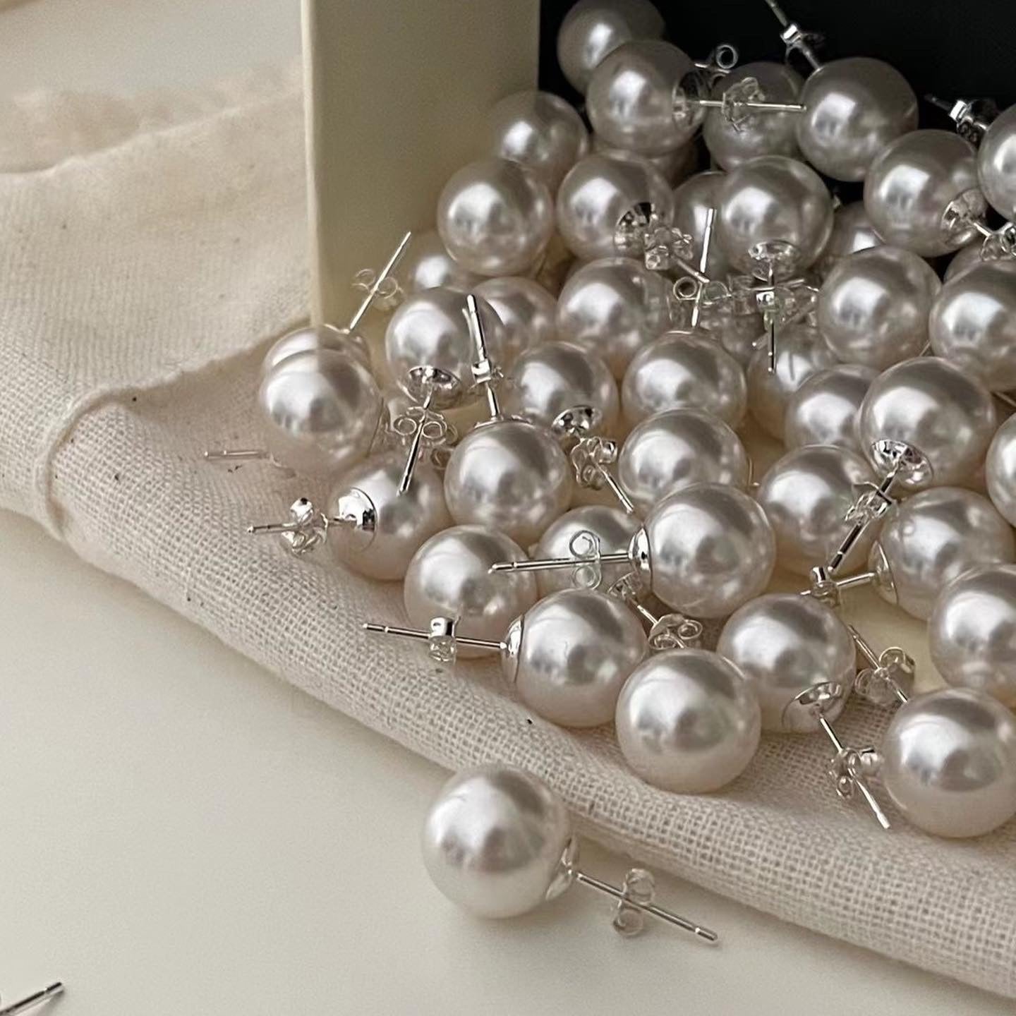 Tina Pearl Studs Yellmok